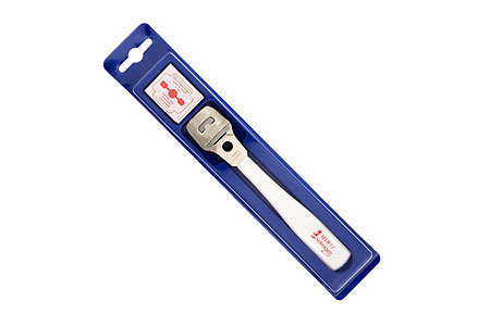 Скребок для кожи хромир.+ лезвия Mertz 498